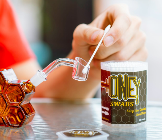 Exploring the Pros and Cons of Dabbing Cannabis Concentrates